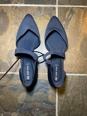 Anne Klein Navy Oksanna Pointed Ballet Flat with Cross Elastic Strap sz 10